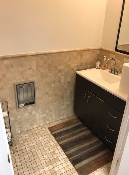 More Photos Of 8607-8609 2nd Ave, Silver Spring Medical For Sale