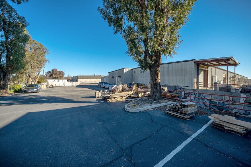 More Photos Of 1625 Commerce Way, Paso Robles Manufacturing For Lease