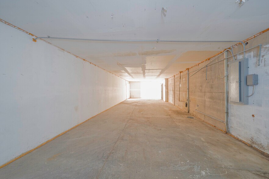 More Photos Of 6943 Eton Ave, Canoga Park Manufacturing For Lease