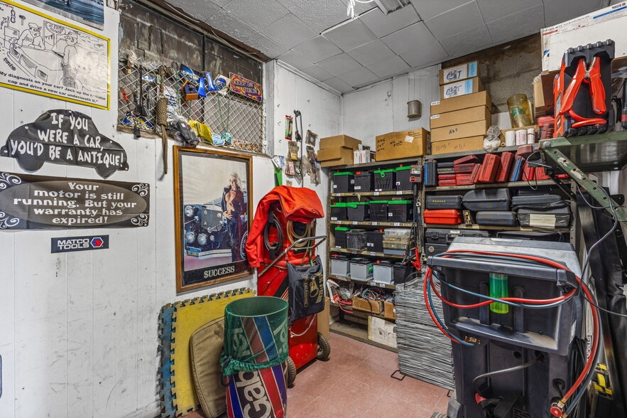 More Photos Of 9800 W Belmont Ave, Franklin Park Auto Repair For Sale