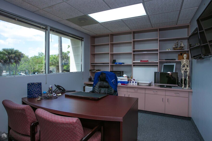 More Photos Of 7421 N University Dr, Tamarac Medical For Sale