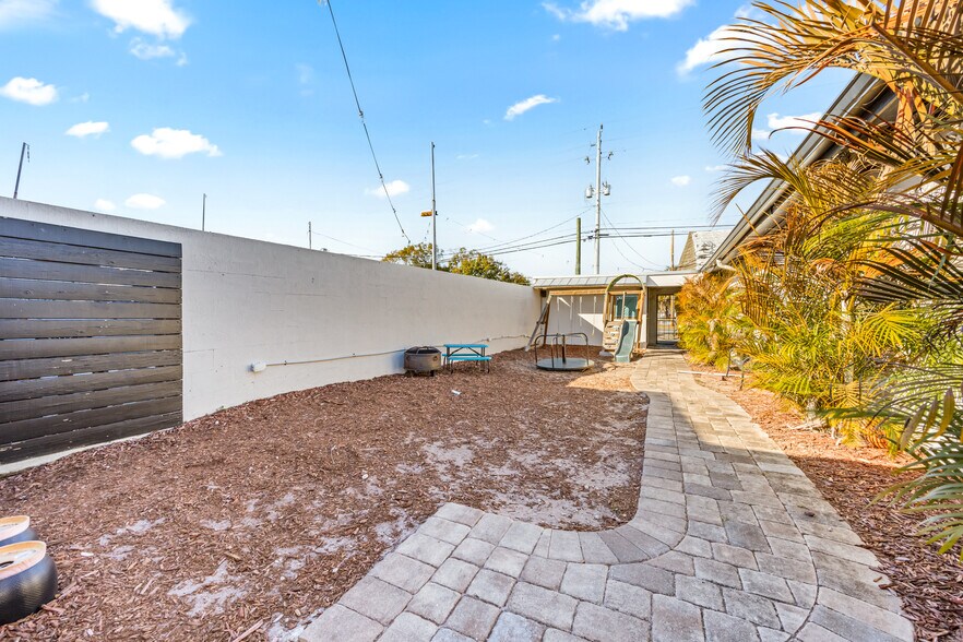 More Photos Of 2787 Aurora Rd, Melbourne Freestanding For Sale