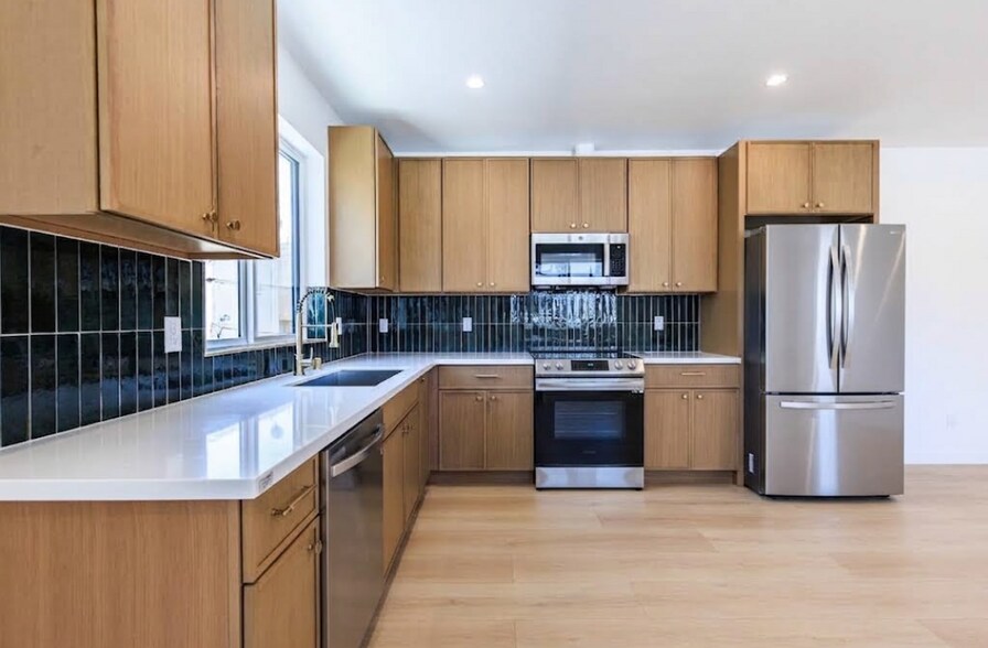 More Photos Of 1259 S Longwood Ave, Los Angeles Apartments For Sale