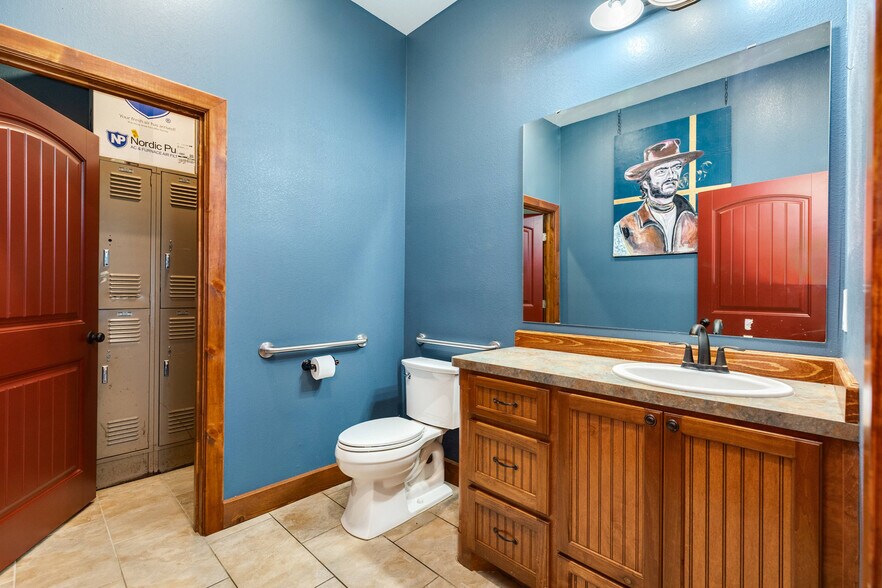 More Photos Of 1228 E Mulberry St, Angleton Bar For Sale