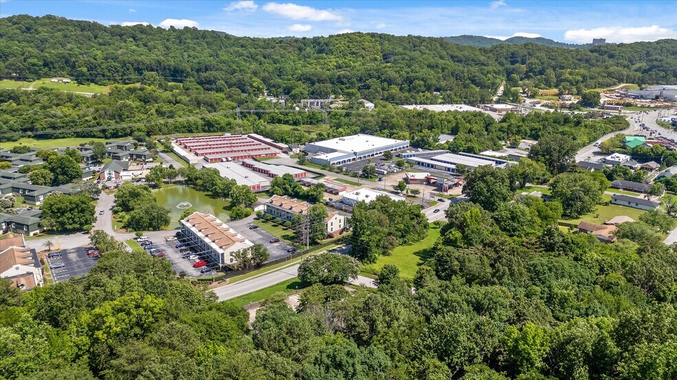 More Photos Of 901 Mountain Creek Rd, Chattanooga Office For Lease
