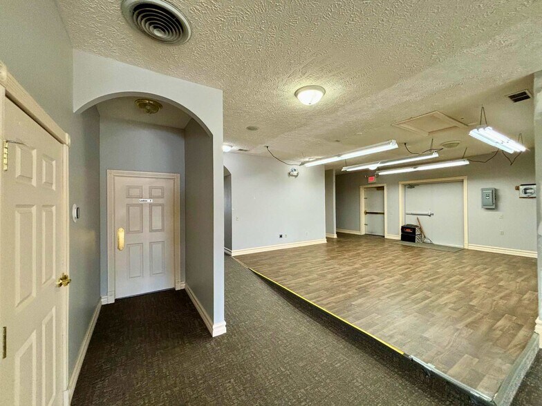 More Photos Of 1301 E Grand River Ave, Portland Freestanding For Lease