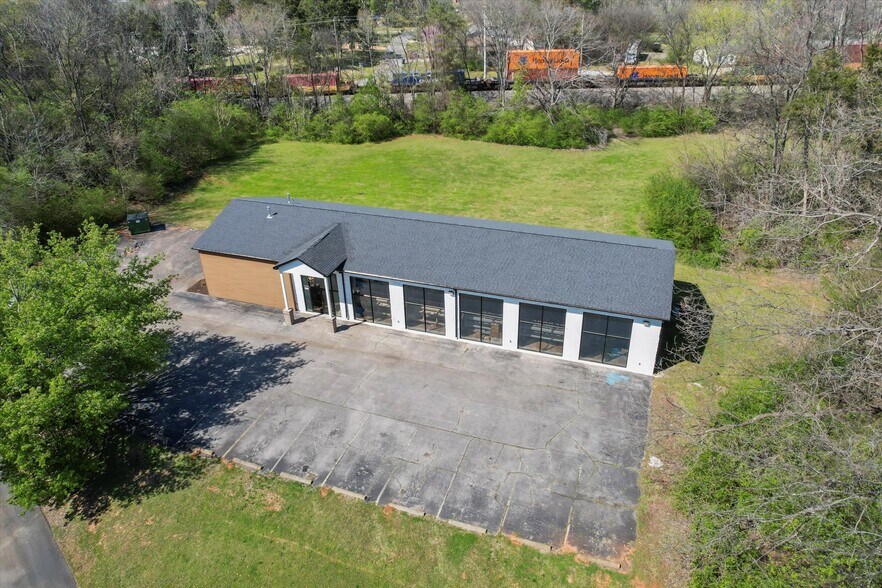 More Photos Of 102 Gin Oak Ct, Madison Freestanding For Sale