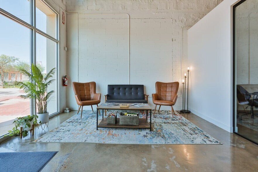 More Photos Of 611 Broadway, Lubbock Storefront For Sale