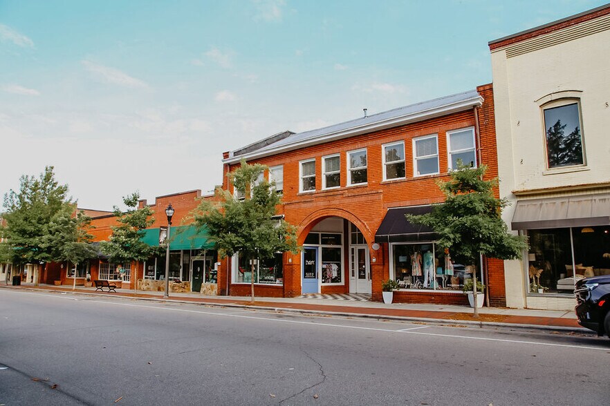More Photos Of 164 NW Broad St, Southern Pines Office For Lease