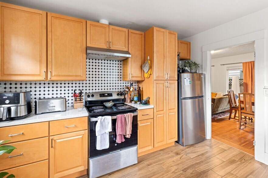 More Photos Of 1527 8th St, Alameda Apartments For Sale