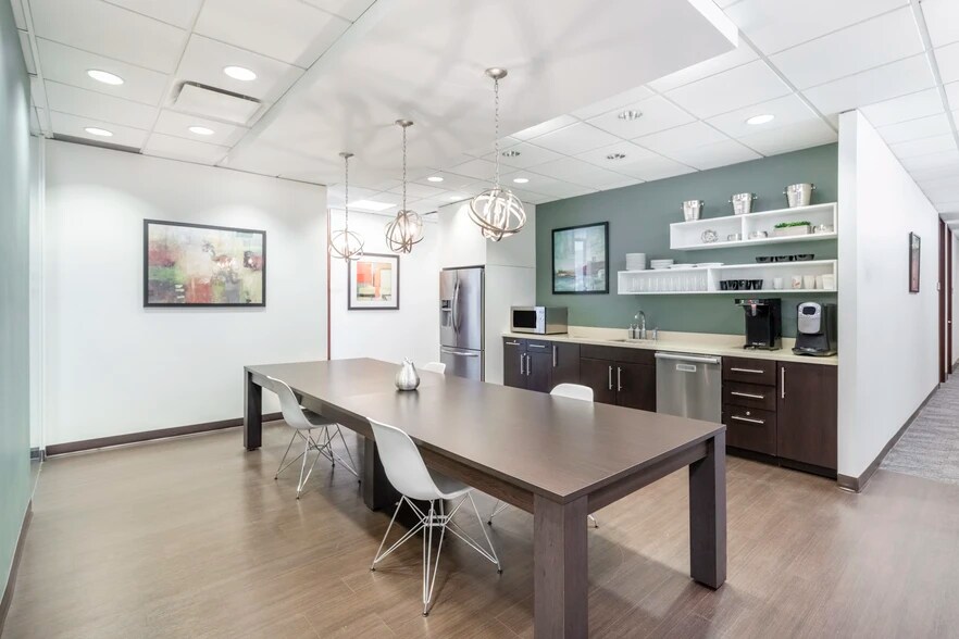 More Photos Of 401 Bay St, Toronto Office For Lease