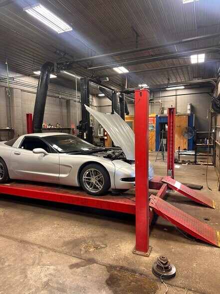 More Photos Of 204 S Union St, Delphi Auto Repair For Lease