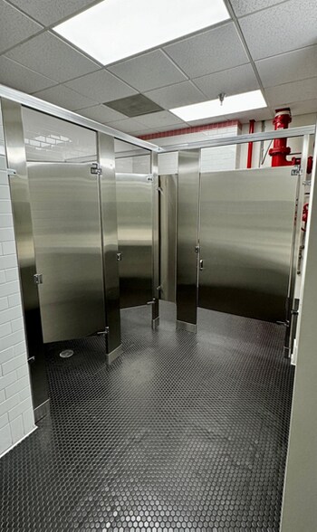 More Photos Of 9505-9541 Mason Ave, Chatsworth Manufacturing For Lease