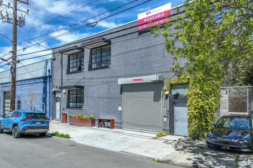 More Photos Of 2908 Chapman St, Oakland Flex For Lease