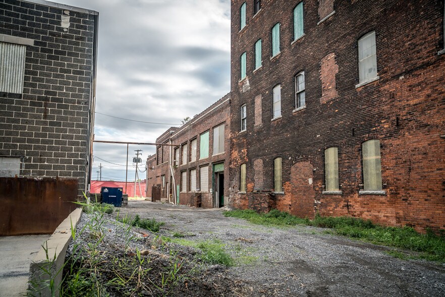 More Photos Of 703-757 Elk St, Buffalo Warehouse For Sale