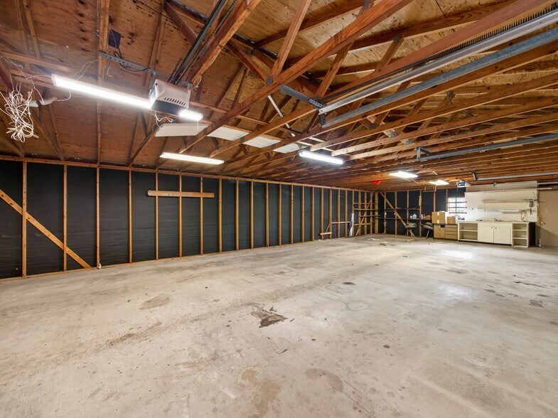 More Photos Of 1702 Lone Oak Dr, Leander Flex For Sale