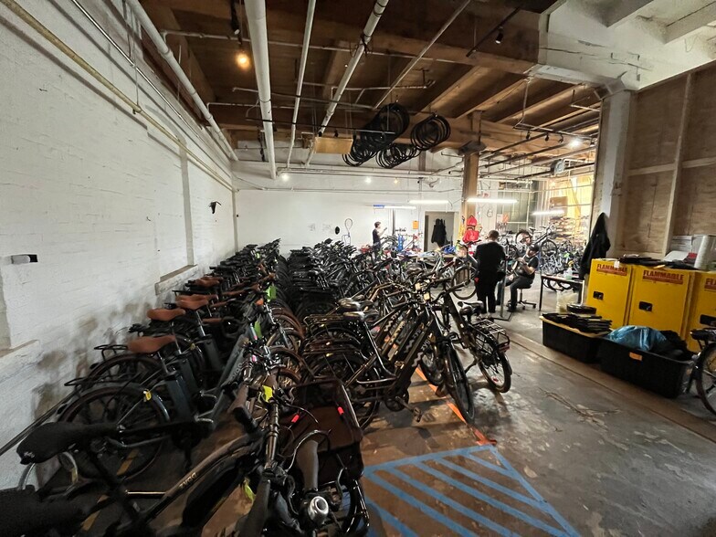 More Photos Of 345 Sorauren Ave, Toronto Office For Lease