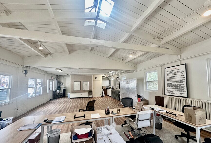 More Photos Of 48 Maple Ave, Greenwich Office For Lease