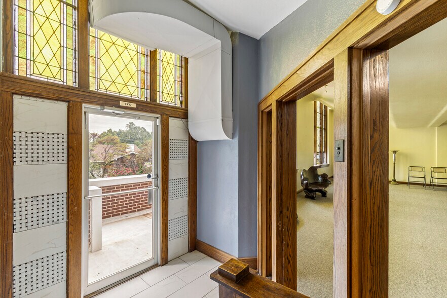More Photos Of 115-117 W Grand Ave, Tonkawa Storefront Retail Office For Sale