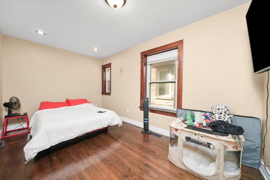 More Photos Of 6933 S Washtenaw Ave, Chicago Multifamily For Sale