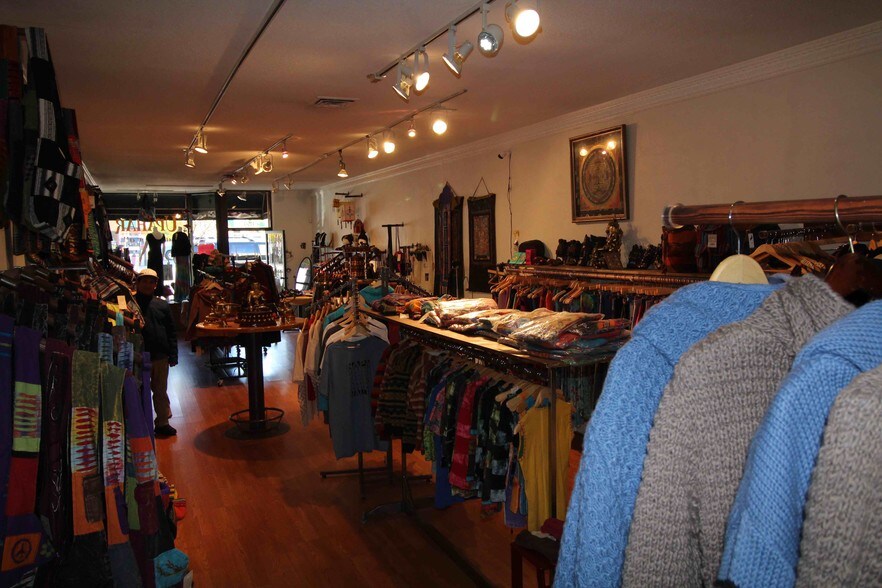 More Photos Of 1136-1154 Main St, Saint Helena Storefront For Lease