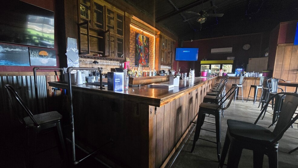 More Photos Of 4021 Acton Hwy, Granbury General Retail For Lease