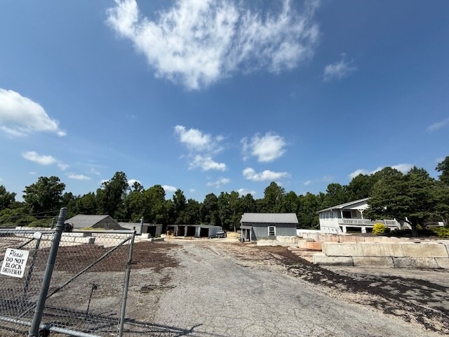 More Photos Of 2217 Chestnut Street Ext, High Point Industrial For Lease