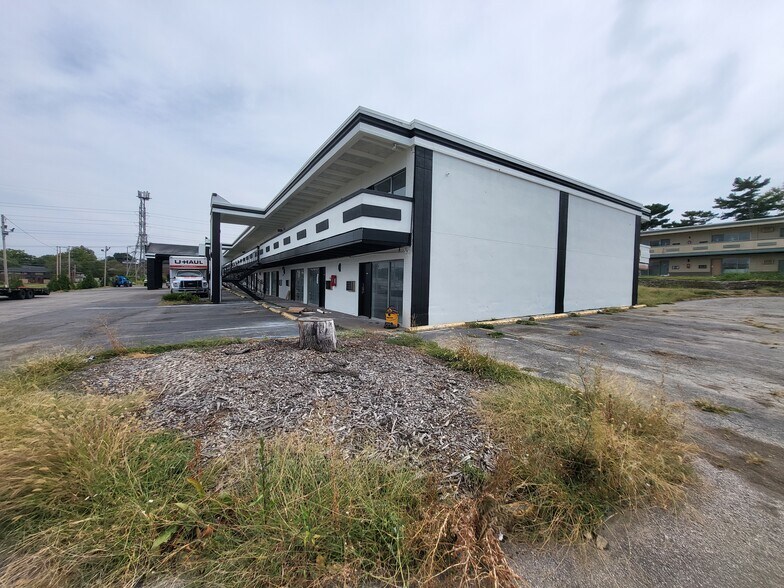 More Photos Of 7350 N Hanley Rd, Hazelwood Hotel For Sale