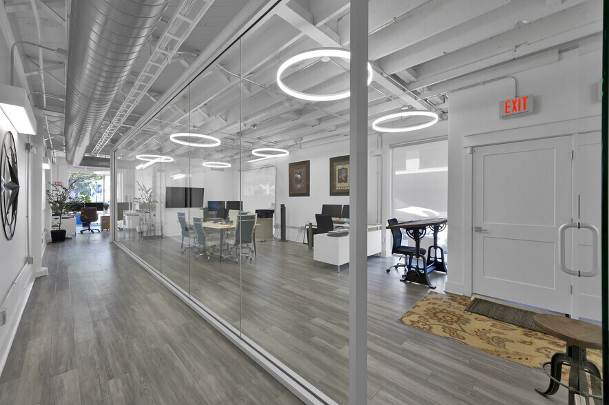 More Photos Of 336 N Main St, Conroe Loft Creative Space For Lease