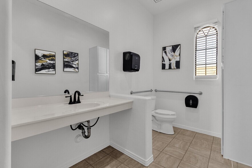 More Photos Of 16927 E Saguaro Blvd, Fountain Hills Medical For Sale