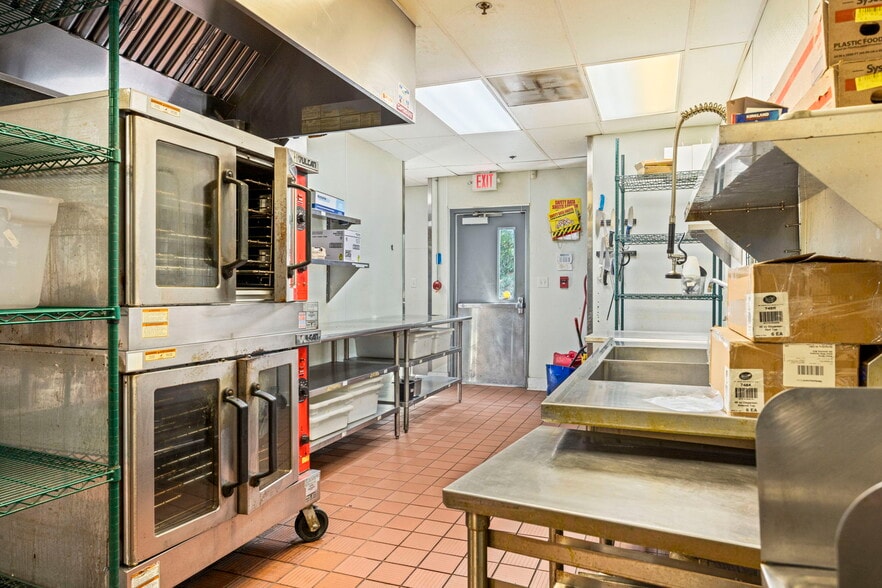 More Photos Of 350 University Blvd, Harrisonburg Freestanding For Sale