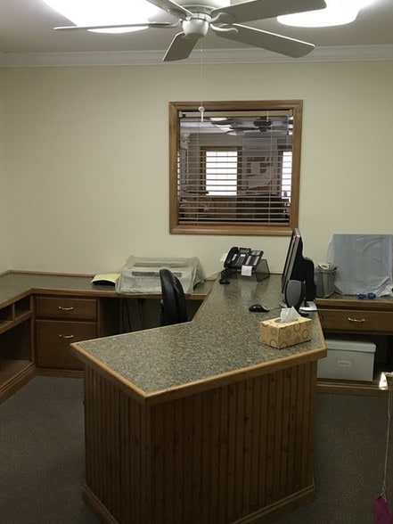 More Photos Of 131 Maple Ave Ext, Amsterdam Coworking Space