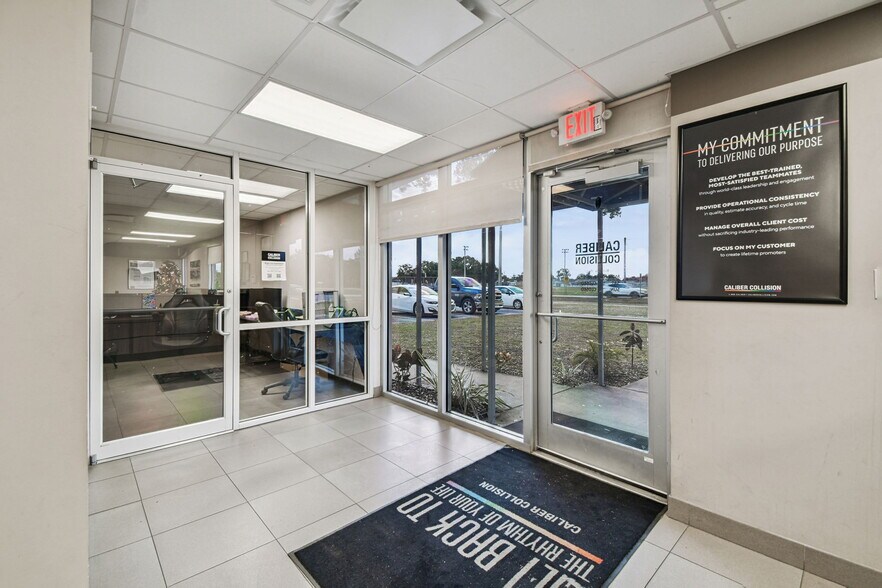 More Photos Of 4811 W Sligh Ave, Tampa Warehouse For Lease