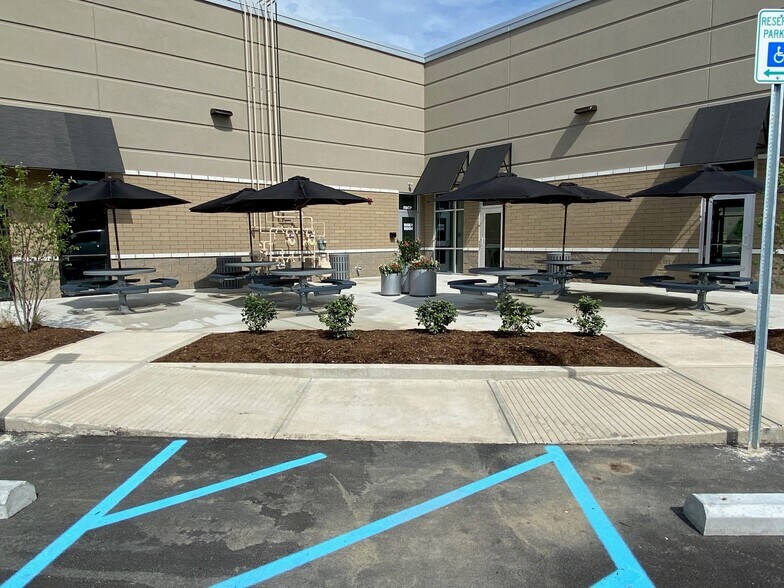 More Photos Of 14165 Cabela Pky, Noblesville Storefront For Lease