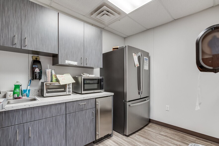 More Photos Of 416 SW 79th St, Oklahoma City Office For Sale