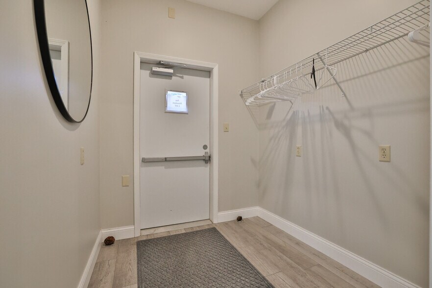 More Photos Of 340 S Fillmore St, Edwardsville Office For Lease