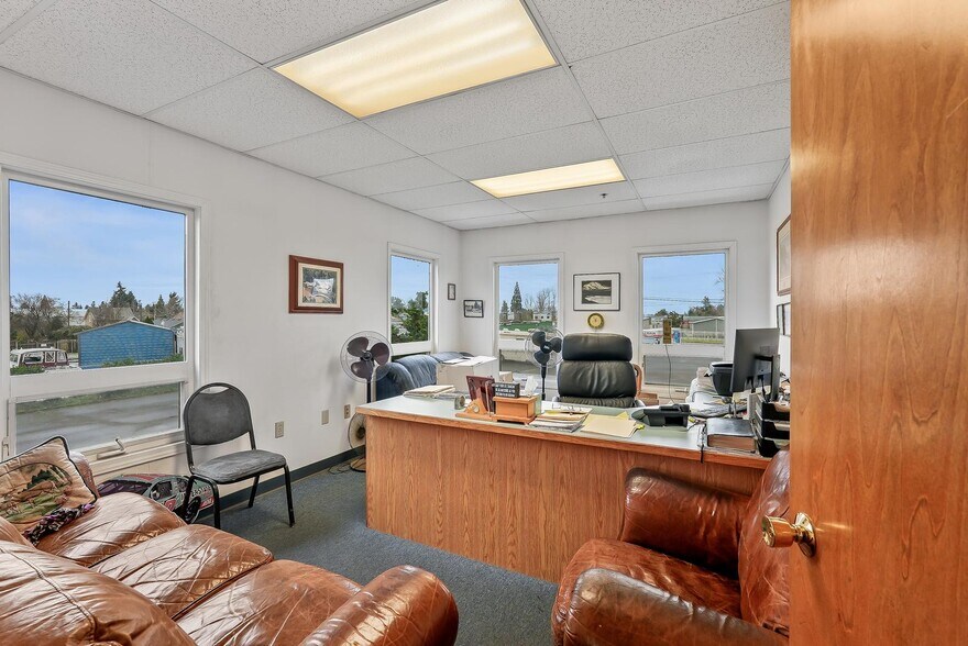 More Photos Of 555 N Pacific Hwy, Woodburn Auto Repair For Sale