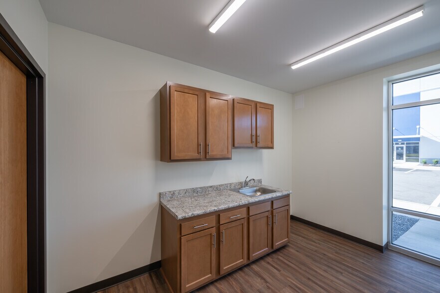 More Photos Of 440 Dundas Dr, Jacksonville Unknown For Lease