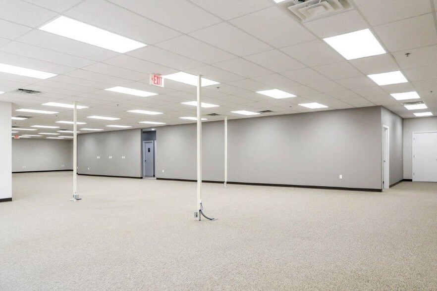 More Photos Of 14101-14105 Mccormick Dr, Tampa Light Manufacturing For Lease