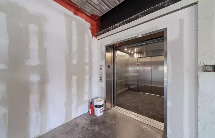 More Photos Of 43 Freeport St, Boston Flex For Lease