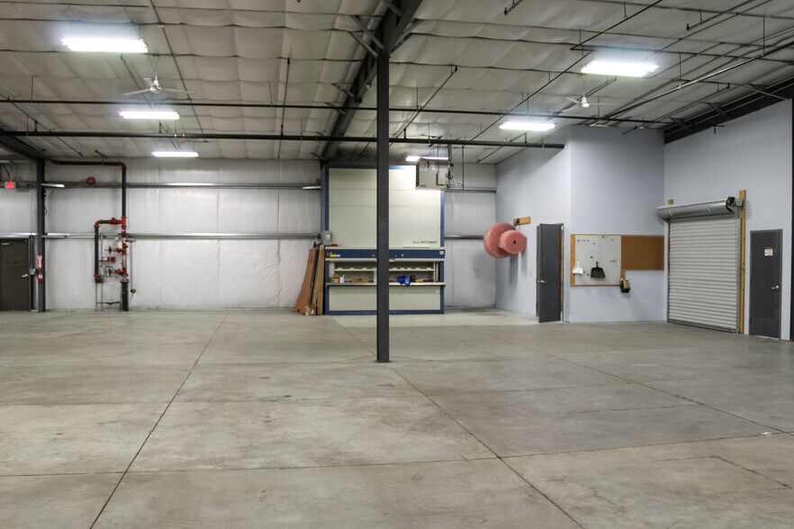 More Photos Of 1207 W 2nd St, Alliance Manufacturing For Sale