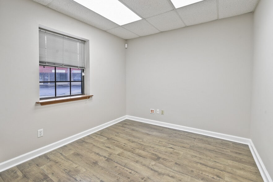 More Photos Of 3938 Sunbeam Rd, Jacksonville Medical For Sale