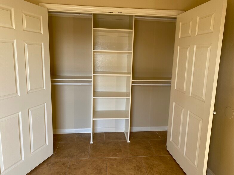 More Photos Of 3005 Lake Villa Dr, Metairie Apartments For Sale