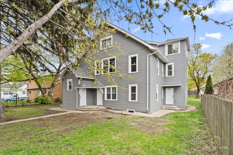 More Photos Of 1542 Victoria Ave, North Chicago Apartments For Sale