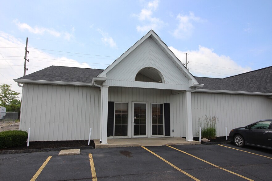 More Photos Of 2509 W 2nd St, Marion Office For Sale