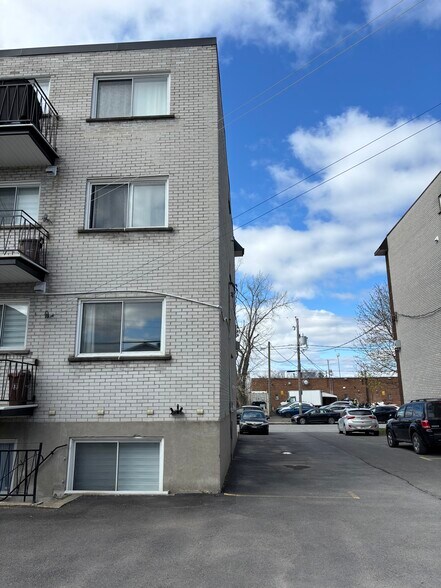 More Photos Of 3165 Rue De Mont-Royal, Saint-hubert Apartments For Sale