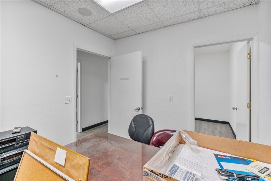 More Photos Of 7733 W Newberry Rd, Gainesville Office For Sale