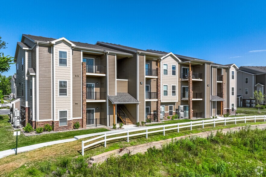 Primary Photo Of 13399 Charlotte St, Kansas City Apartments For Sale