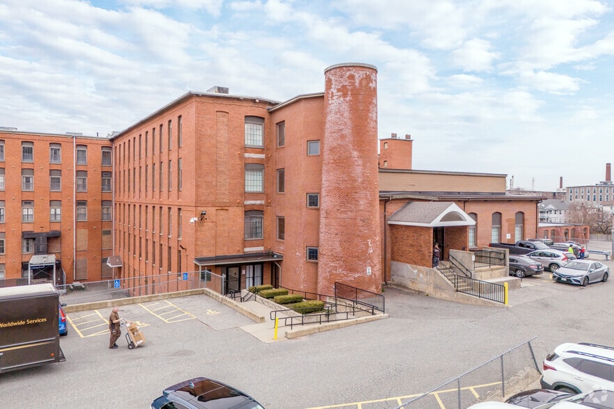 Primary Photo Of 1565-1567 N Main St, Fall River Office For Lease