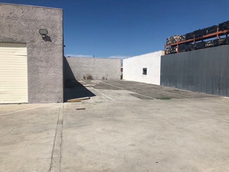 More Photos Of 14655-14657 Lull St, Van Nuys Warehouse For Sale